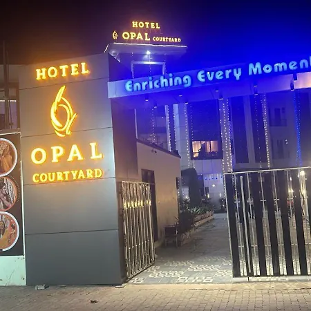 Hotel Opal Courtyard